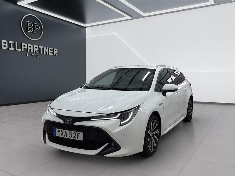 Vit Begagnad 2021 Toyota Corolla Style Kombi | 209 900 kr (Bra pris) - Bild 1/4
