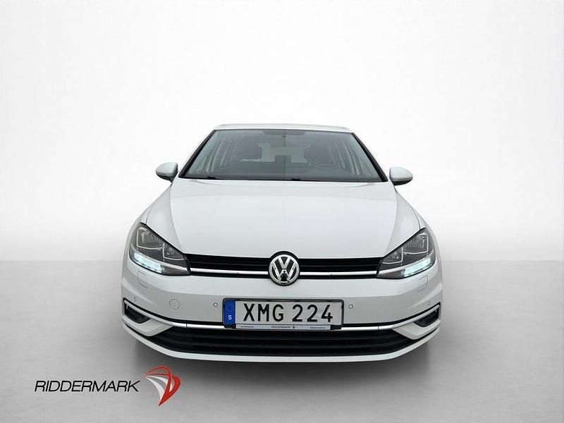 Begagnad VW Golf VII 110 HK (80 kW) 2018 Vit Halvkombi