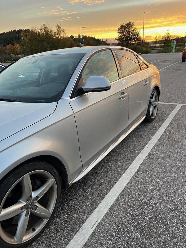 Silver Begagnad 2008 Audi A4 S-Line Sedan | 53 000 kr (Marknadspris) - Bild 1/4