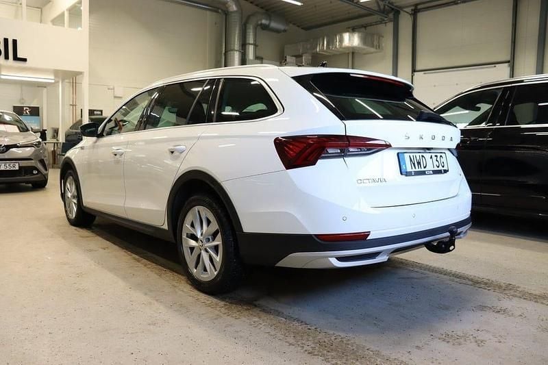Begagnad Skoda Octavia Scout 200 HK (147 kW) 2022 Vit Kombi