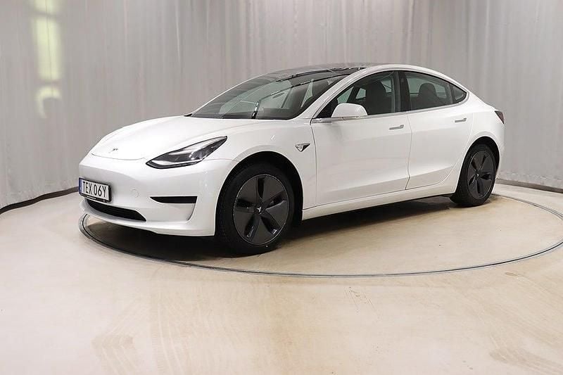 Begagnad Tesla Model 3 Standard Range Plus 239 kW (325 HK) 2020 Vit Sedan