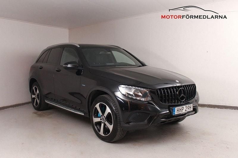 Svart Begagnad 2017 Mercedes GLC350 SUV | 289 000 kr (Marknadspris) - Bild 1/4