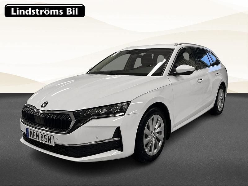 Vit Begagnad 2024 Skoda Octavia Comfort Kombi | 309 900 kr (Marknadspris) - Bild 1/4