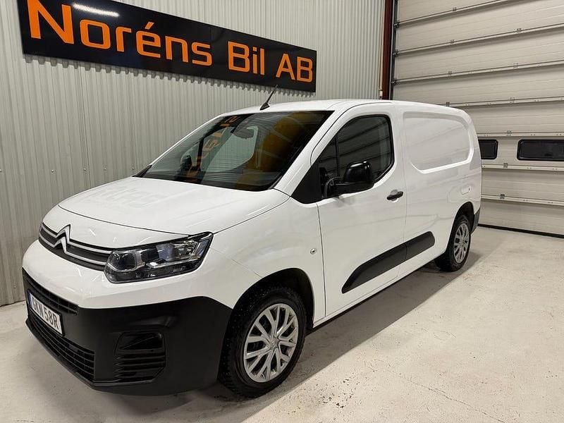 Vit Begagnad 2022 Citroën Berlingo Minibuss | 129 000 kr (Marknadspris) - Bild 1/4