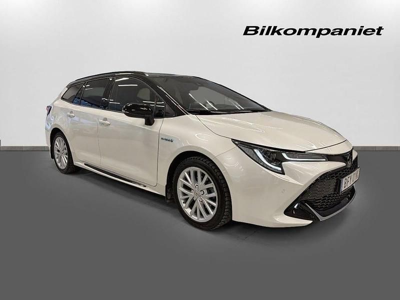 Vit Begagnad 2021 Toyota Corolla Sport Kombi | 249 900 kr (Marknadspris) - Bild 1/4