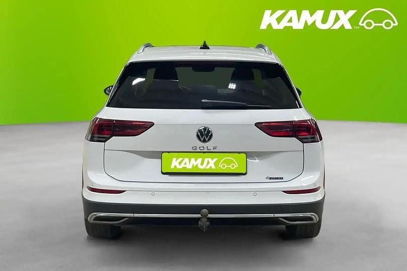 Begagnad VW Golf Alltrack 200 HK (147 kW) 2022 Vit Kombi