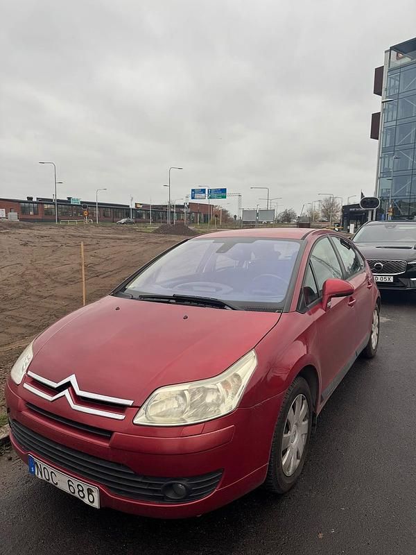 Röd Begagnad 2007 Citroën C4 Halvkombi | 34 900 kr (Marknadspris) - Bild 1/2