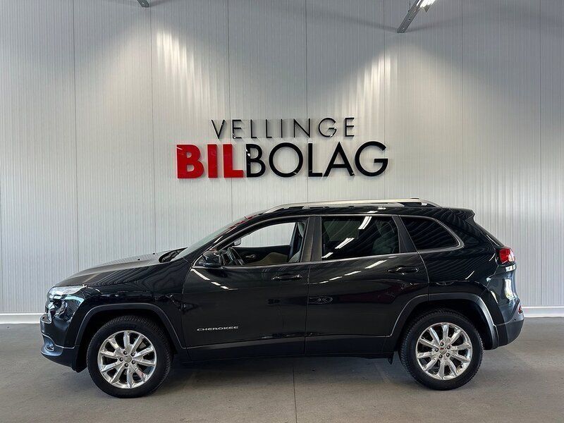 Svart Begagnad 2015 Jeep Cherokee Limited SUV | 159 500 kr (Marknadspris) - Bild 1/4