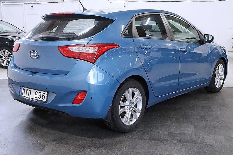 Begagnad Hyundai i30 Premium 110 HK (80 kW) 2012 Blå Halvkombi