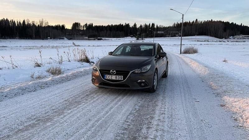 Brun Begagnad 2013 Mazda 3 Sedan | 139 500 kr (Dyr) - Bild 1/4