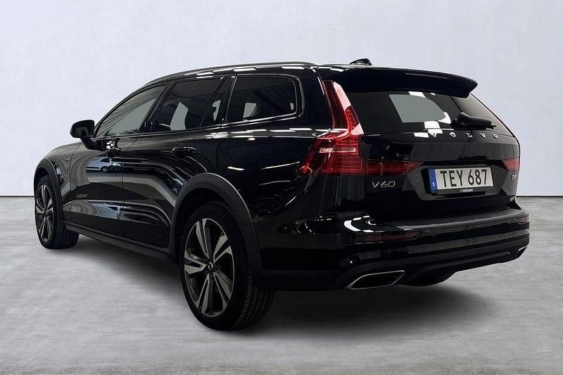 Begagnad Volvo V60 CC 200 HK (147 kW) 2022 Svart Kombi