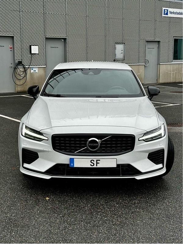 Vit Begagnad 2021 Volvo S60 R-Design Sedan | 339 000 kr (Bra pris) - Bild 1/4