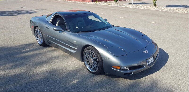 Grå Begagnad 2003 Chevrolet Corvette Sportkupé | 259 000 kr (Marknadspris) - Bild 1/4