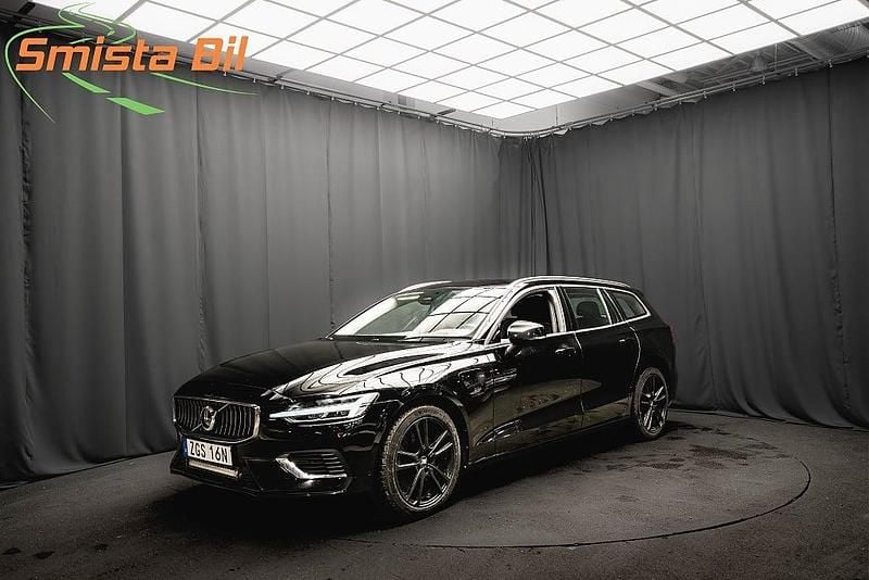 Svart Begagnad 2022 Volvo V60 Kombi | 314 600 kr (Marknadspris) - Bild 1/3