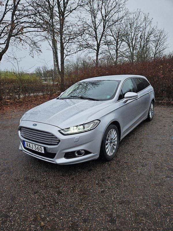Grå Begagnad 2017 Ford Mondeo Titanium Kombi | 145 000 kr (Marknadspris) - Bild 1/4