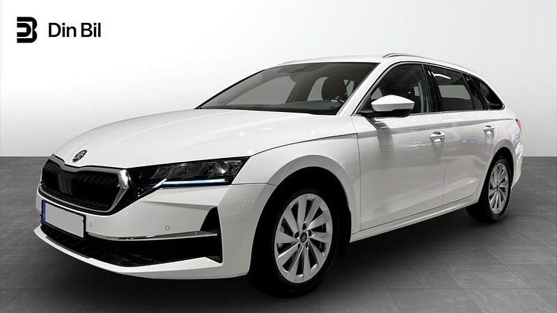 Vit (candy white) Begagnad 2025 Skoda Octavia Selection Kombi | 279 900 kr (Marknadspris) - Bild 1/4