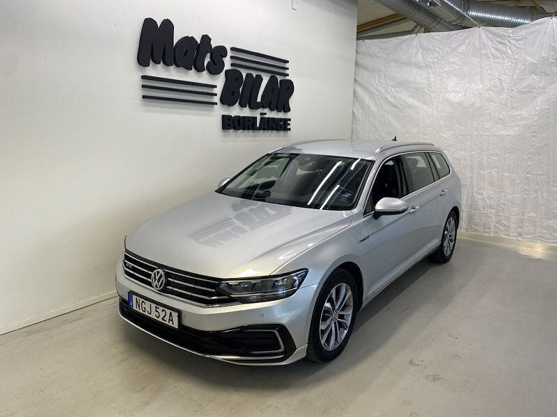 Silver Begagnad 2020 VW Passat GTE Kombi | 279 900 kr (Lite dyr) - Bild 1/3