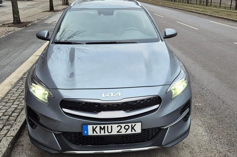Begagnad Kia XCeed 141 HK (103 kW) 2022 Grå SUV