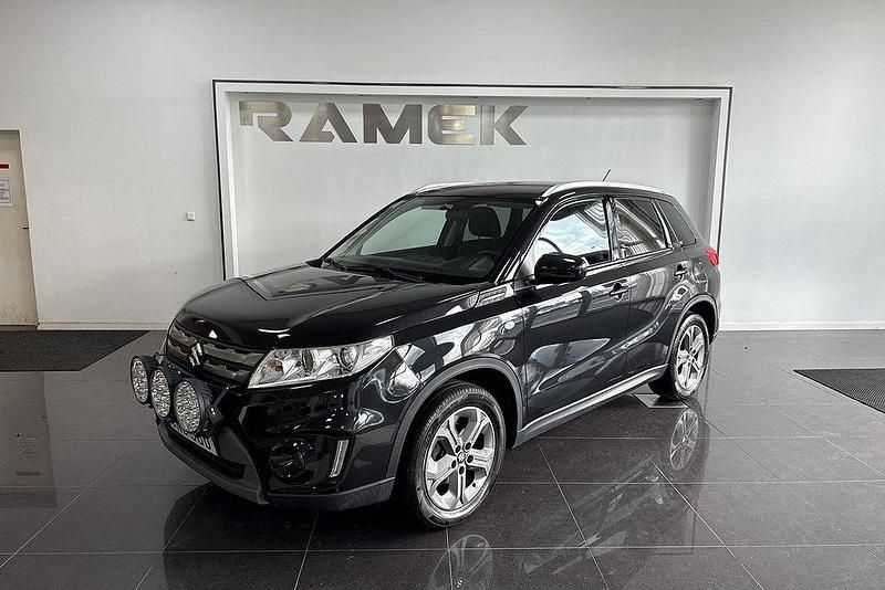 Svart Begagnad 2015 Suzuki Vitara GL SUV | 129 000 kr (Marknadspris) - Bild 1/4