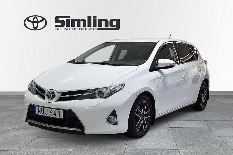 Vit Begagnad 2015 Toyota Auris Edition Halvkombi | 99 900 kr (Marknadspris) - Bild 1/4