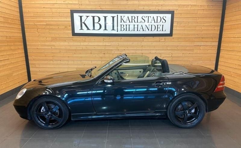 Svart Begagnad 2002 Mercedes SLK200 Cab | 69 900 kr (Marknadspris) - Bild 1/4