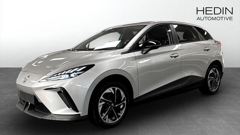 Begagnad MG MG4 EV 125 kW (170 HK) 2024 Silver Halvkombi