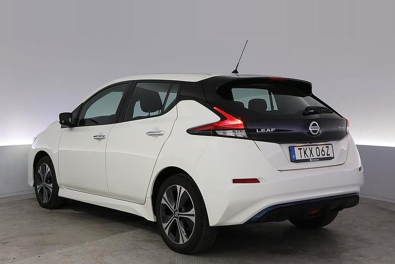 Begagnad Nissan Leaf Acenta 160 kW (218 HK) 2021 Vit Halvkombi