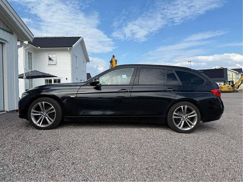 Svart Begagnad 2014 BMW 320 Kombi | 135 000 kr (Marknadspris) - Bild 1/4