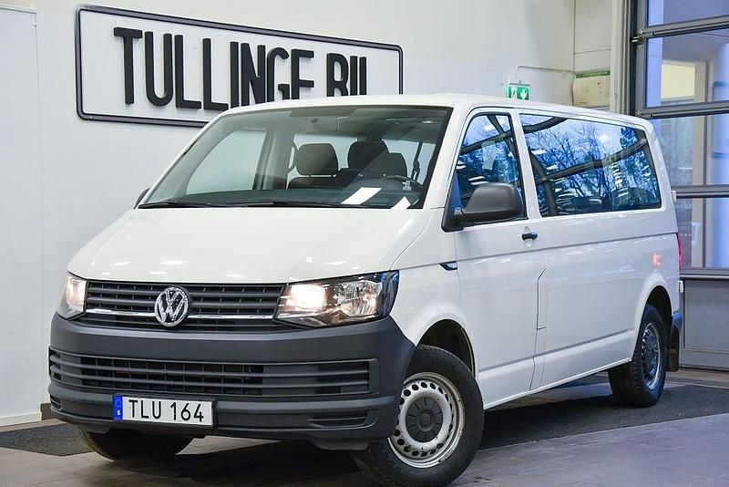 Vit Begagnad 2018 VW Caravelle Minibuss | 284 900 kr (Superpris) - Bild 1/4