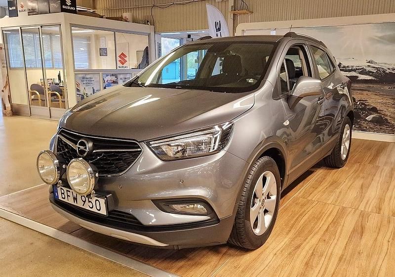 Grå Begagnad 2016 Opel Mokka X Enjoy SUV | 124 900 kr (Marknadspris) - Bild 1/4