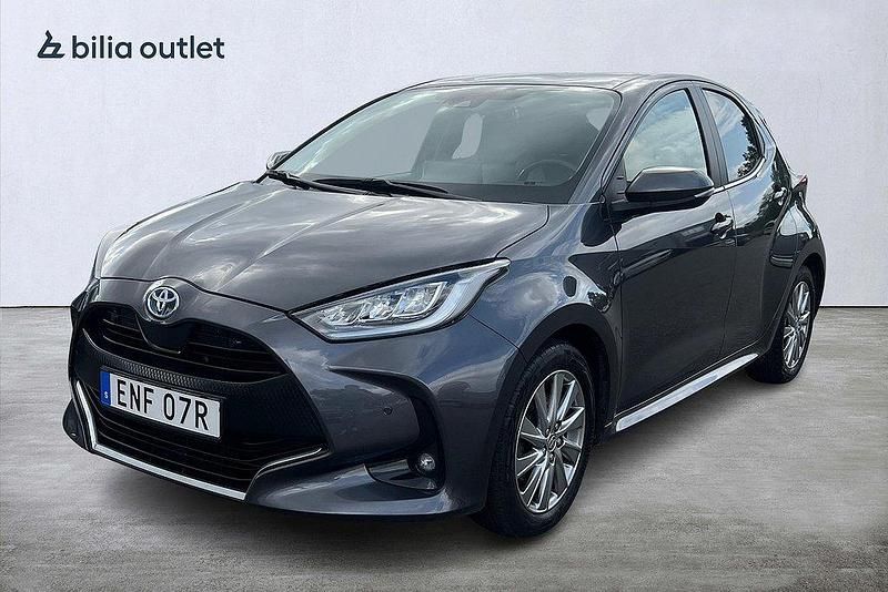 Mörkgrå Begagnad 2022 Toyota Yaris Hybrid Edition Halvkombi | 214 900 kr (Marknadspris) - Bild 1/4