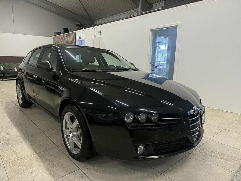 Svart Begagnad 2011 Alfa Romeo 159 Kombi | 59 900 kr - Bild 1/4