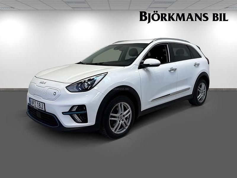 Begagnad Kia e-Niro Advance 150 kW (204 HK) 2021 /ud/ clear white s SUV