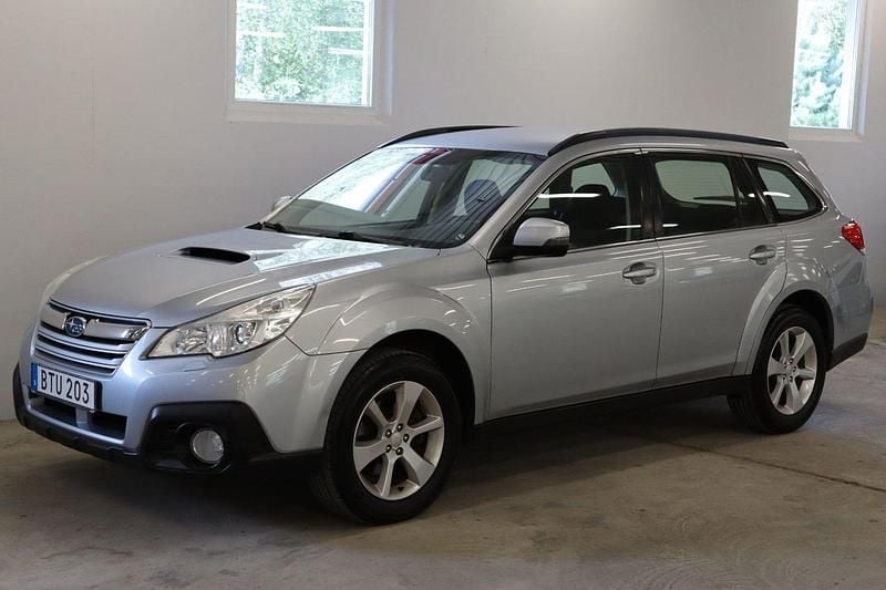 Silver Begagnad 2013 Subaru Outback SUV | 129 900 kr (Lite dyr) - Bild 1/4