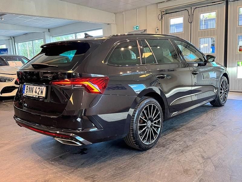 Begagnad Skoda Octavia RS 245 HK (180 kW) 2021 Svart Kombi