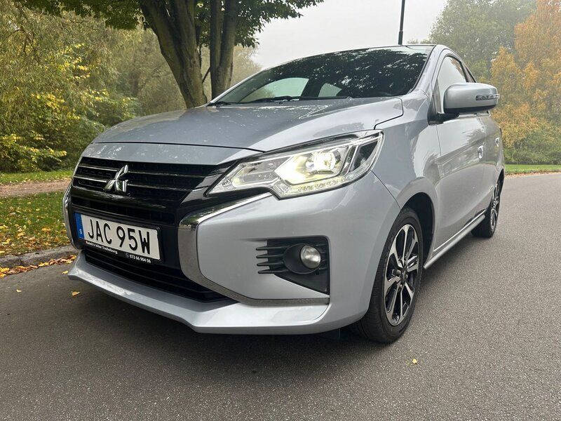 Grå Begagnad 2022 Mitsubishi Space Star Kombi | 149 900 kr (Marknadspris) - Bild 1/4