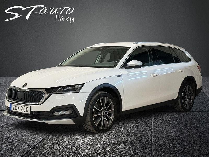 Vit Begagnad 2021 Skoda Octavia Scout Kombi | 299 900 kr (Dyr) - Bild 1/4
