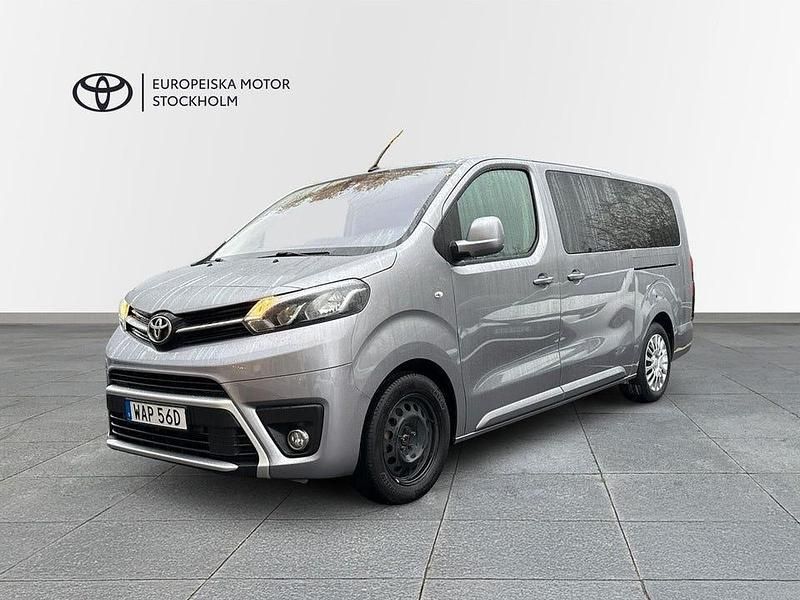Silver Begagnad 2023 Toyota Proace Verso Kombi | 344 900 kr (Marknadspris) - Bild 1/3