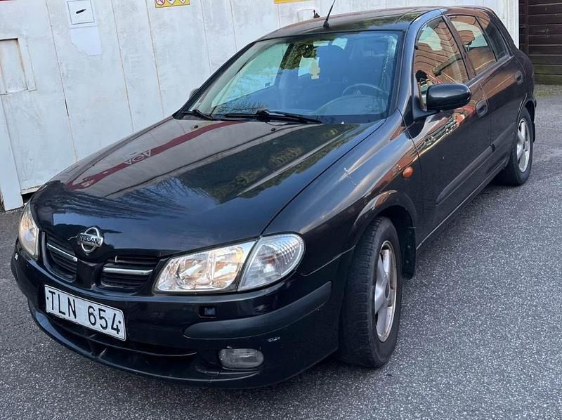 Svart Begagnad 2002 Nissan Almera Halvkombi | 9 500 kr - Bild 1/1