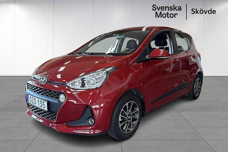 Röd Begagnad 2018 Hyundai i10 Comfort Halvkombi | 129 200 kr (Marknadspris) - Bild 1/4