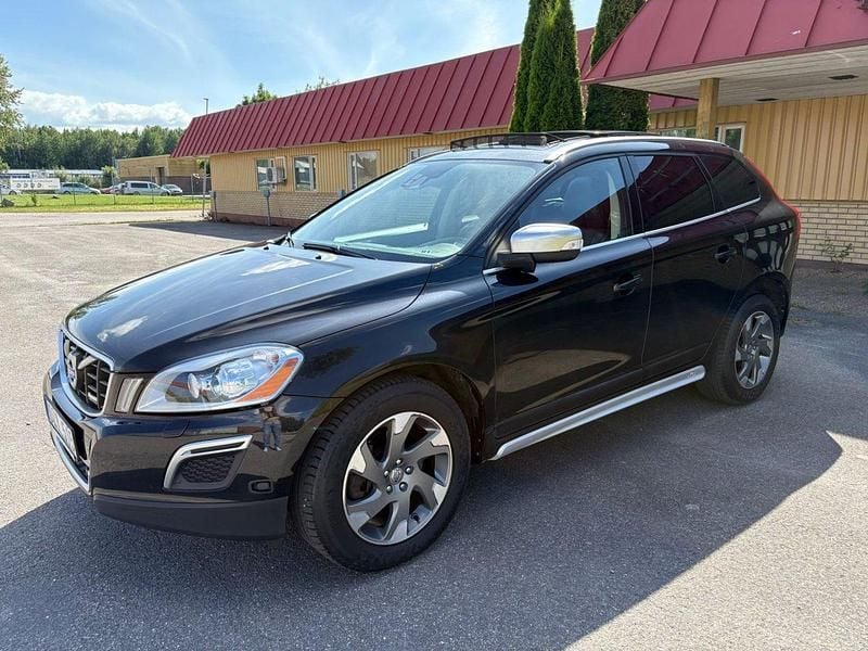 Svart Begagnad 2011 Volvo XC60 R-Design Summum SUV | 139 800 kr (Marknadspris) - Bild 1/4