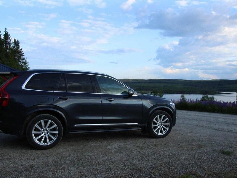 Grå Begagnad 2019 Volvo XC90 SUV | 367 000 kr (Bra pris) - Bild 1/4
