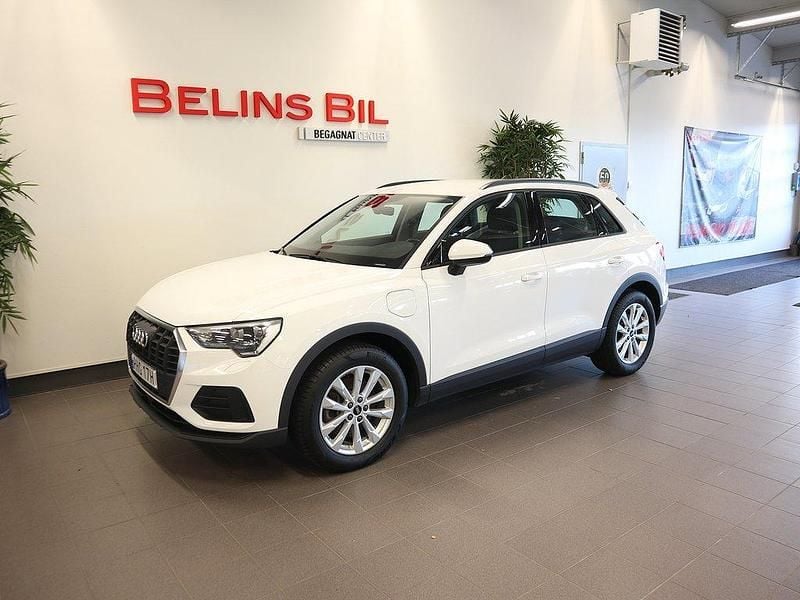 Vit Begagnad 2022 Audi Q3 SUV | 309 500 kr (Marknadspris) - Bild 1/4