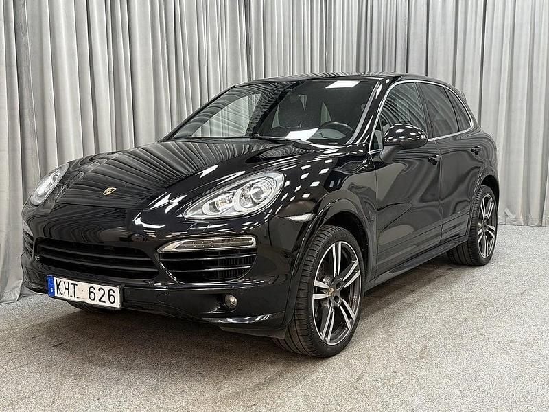 Svart Begagnad 2013 Porsche Cayenne SUV | 299 900 kr (Marknadspris) - Bild 1/4