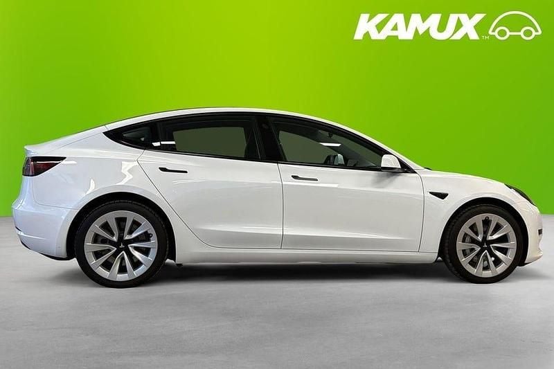 Begagnad Tesla Model 3 Standard Range 235 kW (320 HK) 2022 Vit Sedan