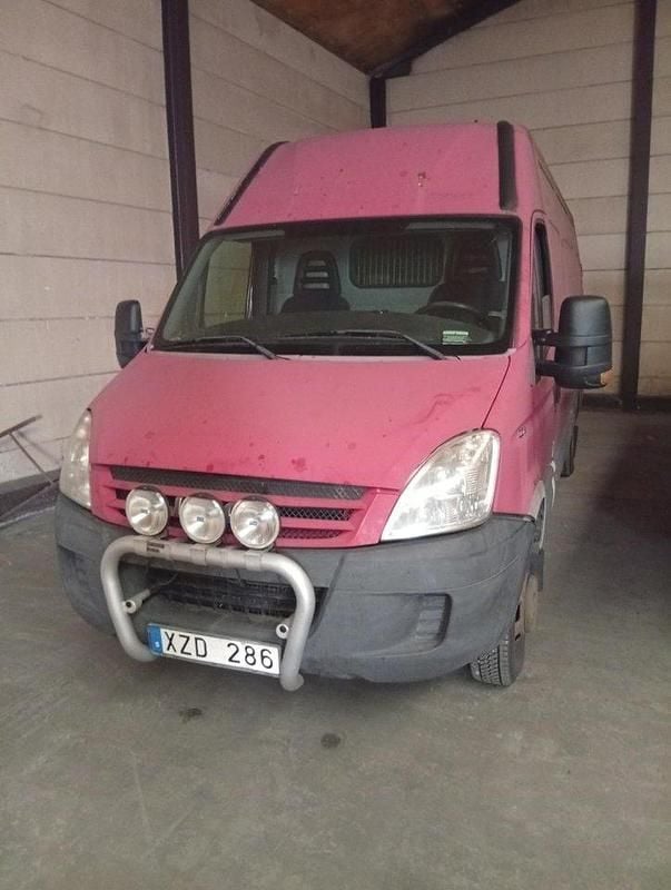 Röd Begagnad 2007 Iveco Daily Van | 50 000 kr - Bild 1/4