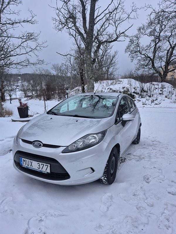 Begagnad 2012 Ford Fiesta Halvkombi | 33 000 kr (Marknadspris) - Bild 1/4