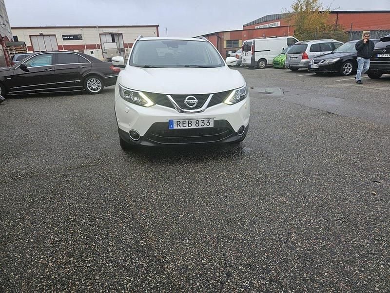 Vit Begagnad 2016 Nissan Qashqai SUV | 115 000 kr (Marknadspris) - Bild 1/3