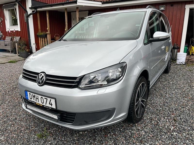 Silver Begagnad 2015 VW Touran Minibuss | 119 900 kr (Marknadspris) - Bild 1/4