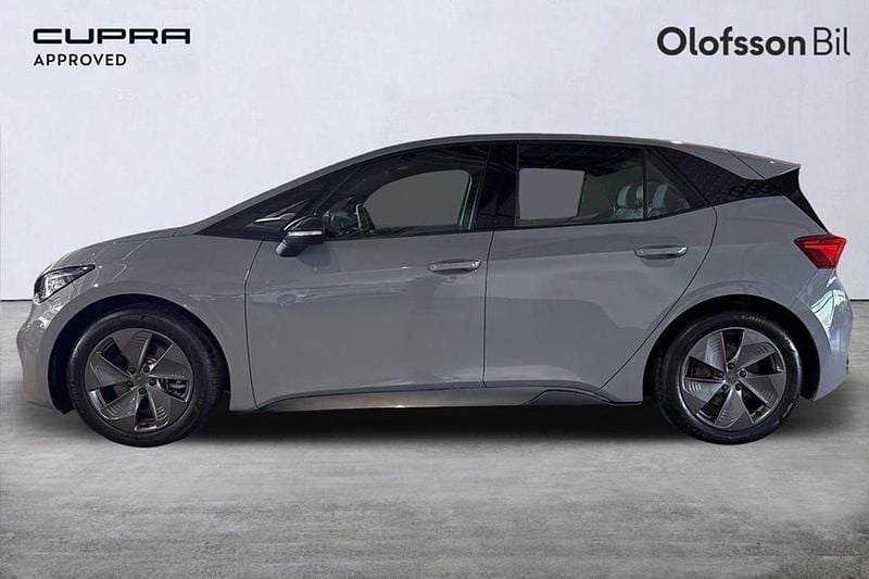 Ljusgrå Begagnad 2024 Cupra Born Halvkombi | 299 000 kr (Marknadspris) - Bild 1/3